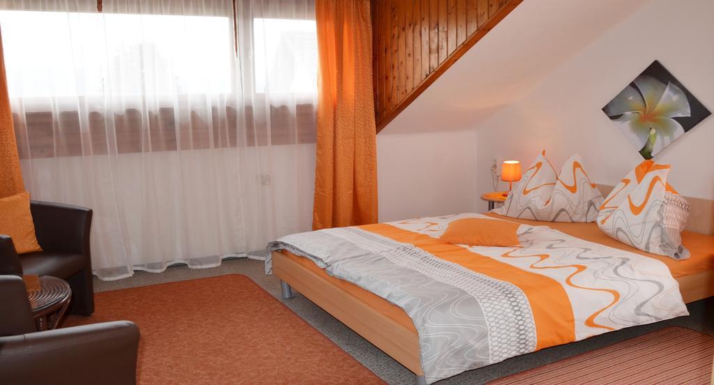 Gasthof-Pension Karawankenblick Portschach am Woerthersee Room photo